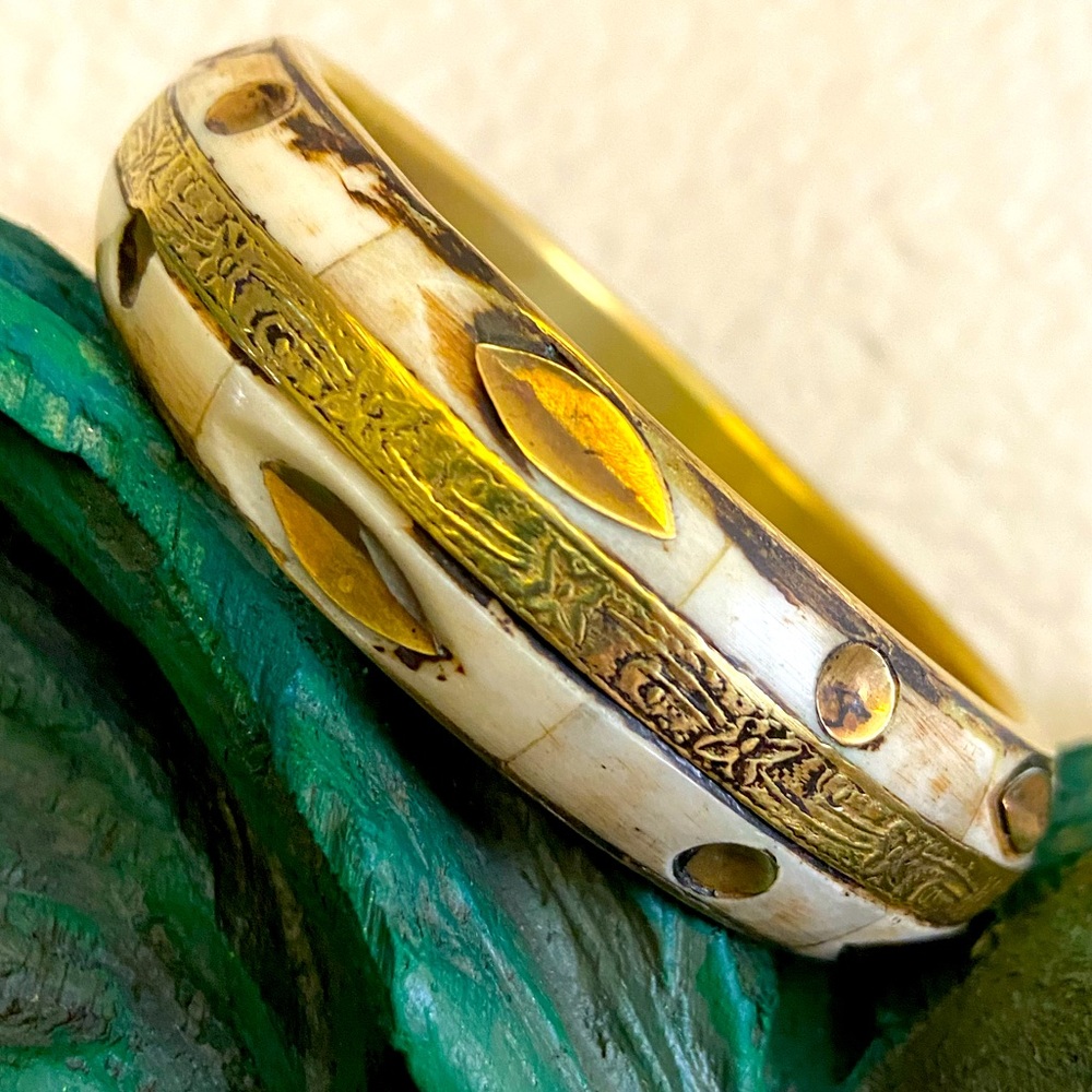 Vintage Gorgeous 70s Bone & Brass Bangle